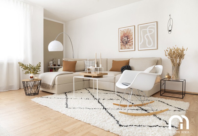 Khi trang trí nội thất phòng khách nhỏ, đừng bỏ qua thảm trải sàn để giúp không gian phân chia các khu vực sử dụng, mang lại hiệu ứng cố định không gian!