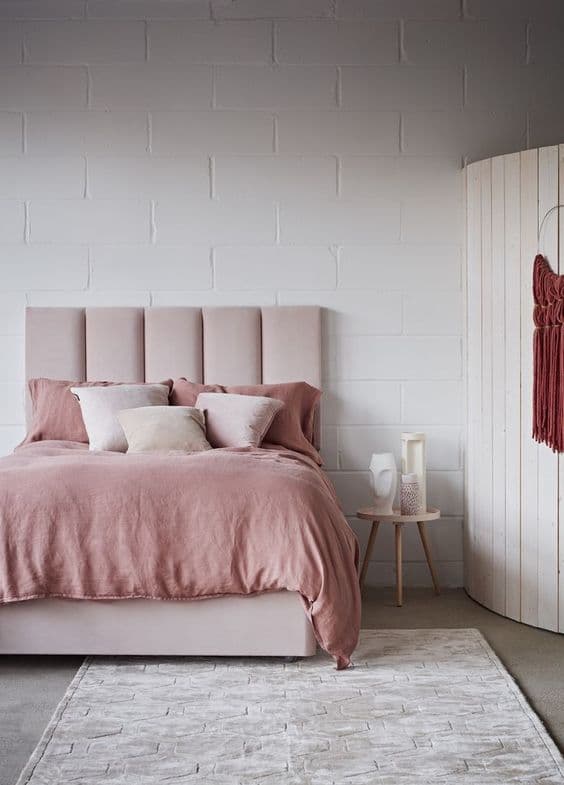 Giường màu hồng